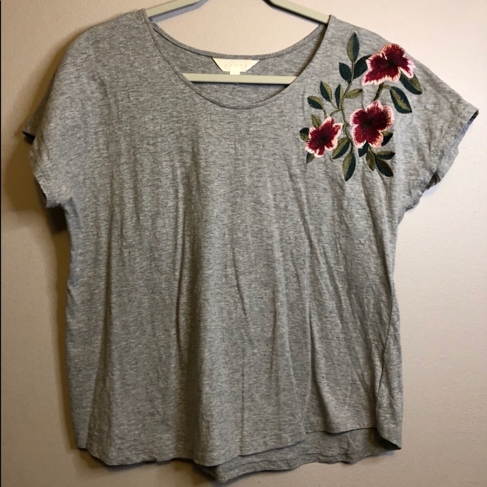 NWOT - Women’s Embroidered Top - Picture 2 of 4